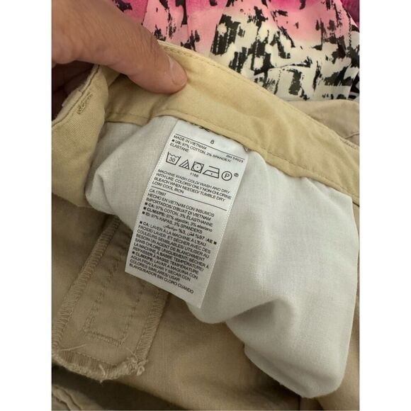 Old navy khaki shorts - Picture 3 of 8